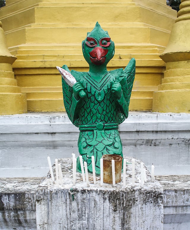 রোয়াংছড়িতে বৌদ্ধমন্দির। ছবি: লেখক