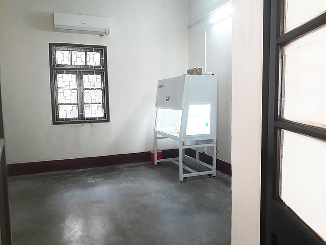 এস কো বায়োসেপটিক্যাল প্লাস টু মেশিন। ছবি: আসাদুজ্জামান