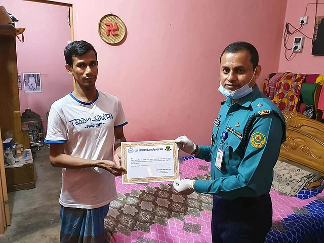 করোনাকালে সবচেয়ে বেশি ব্যস্ত পুলিশের সদস্যরা। ছবি: সংগৃহীত