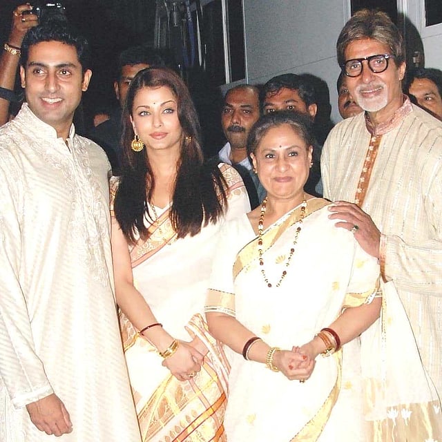 পরিবারের সঙ্গে জয়া বচ্চন। ছবি: ইনস্টাগ্রাম