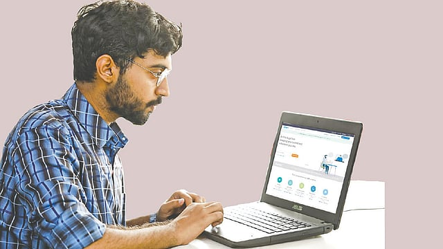 অনলাইনে ক্লাস করার আছে নানা মাধ্যম