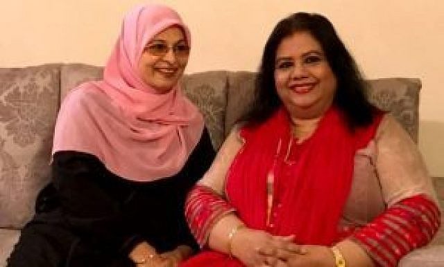 ঢাকায় রুনা লায়লার বাড়িতে আড্ডায় শাবানা। ছবি: সংগৃহীত।