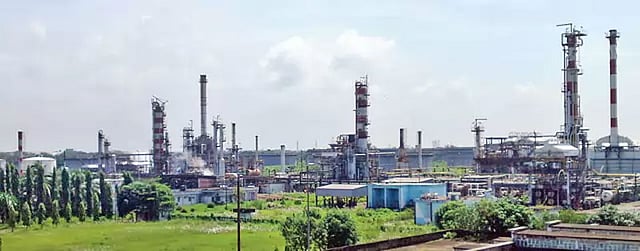 চট্টগ্রামের ইস্টার্ন রিফাইনারি চট্টগ্রামের ইস্টার্ন রিফাইনারি