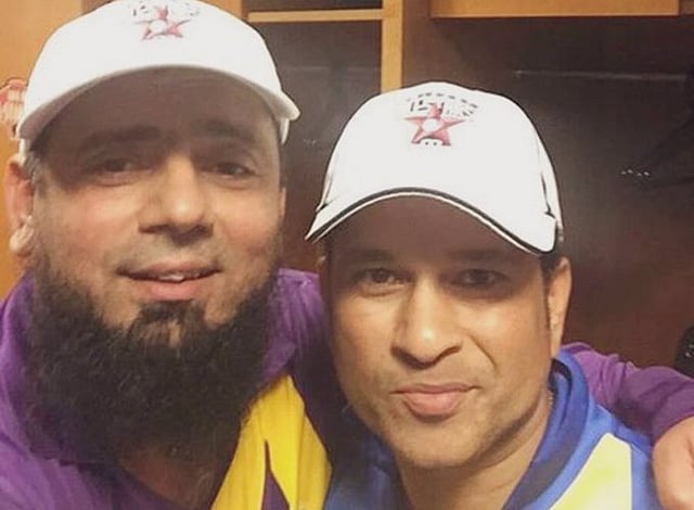 মাঠে এক সময়ে দুরন্ত `শত্রুতা` ছিল দুজনের। ছবি : টুইটার