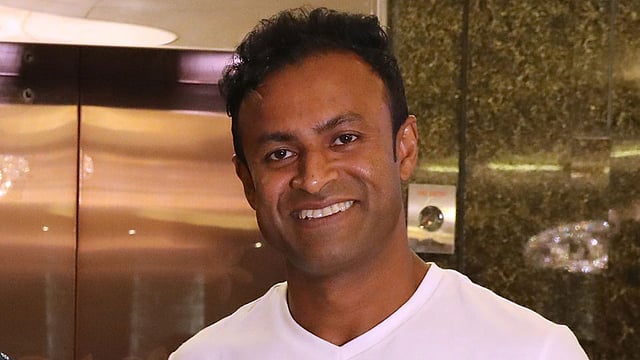 করোনার এই সময় আশরাফুলের কাটছে সিনেমা দেখে আর হুমায়ূন আহমেদের বই পড়ে। ছবি: প্রথম আলো