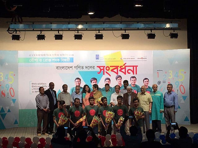 শিক্ষার্থীদের মেধা বিকাশসহ বিজ্ঞানমনস্ক জাতি গঠনের সব উদ্যোগে অধ্যাপক জামিলুর রেজা চৌধুরী ছিলেন অগ্রগামী। প্রথম আলো ফাইল ছবি