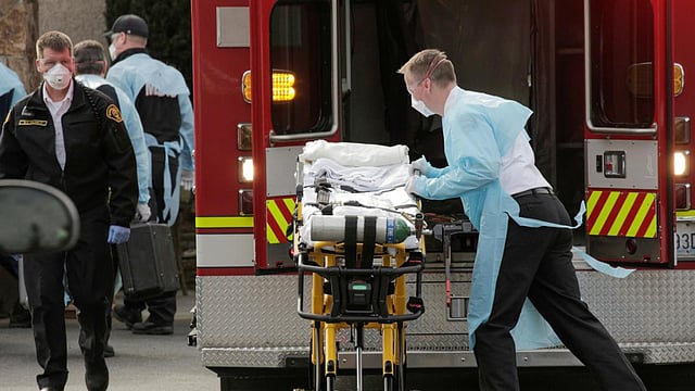 যুক্তরাষ্ট্রে করোনায় মৃত্যু হয়েছে প্রায় ৬০ হাজার মানুষের। ছবি: রয়টার্স