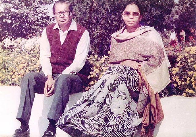 স্বামী আবদুস সাত্তার চৌধুরীর সঙ্গে মন্তু