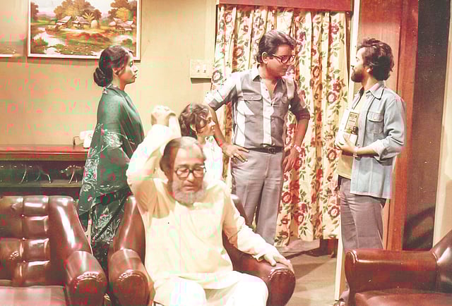 এইসব দিনরাত্রি নাটকের একটি দৃশ্য। ছবি: বিটিভির সৌজন্যে