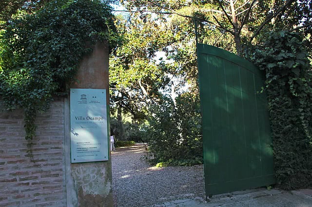 বুয়েনস এইরেসের শহরতলিতে ওকাম্পোর বাড়ি ‘ভিয়া ওকাম্পো’। এখানে রবি ঠাকুর প্রায় দুই মাস ছিলেন। এটি এখন ইউনেসকোর অন্তর্গত জাদুঘর। ২০১২। ছবি: লেখক