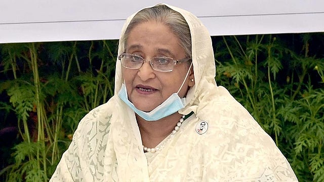 প্রধানমন্ত্রী শেখ হাসিনা গণভবন থেকে ভিডিও কনফারেন্সে যুক্ত হয়ে মোবাইল ব্যাংকিংয়ের মাধ্যমে ৫০ লাখ পরিবারকে নগদ অর্থ সহায়তা কর্মসূচির উদ্বোধনী অনুষ্ঠানে বক্তব্য দেন। ঢাকা, ১৪ মে। ছবি: পিআইডি