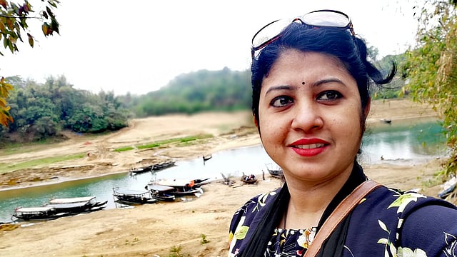 লেখক।