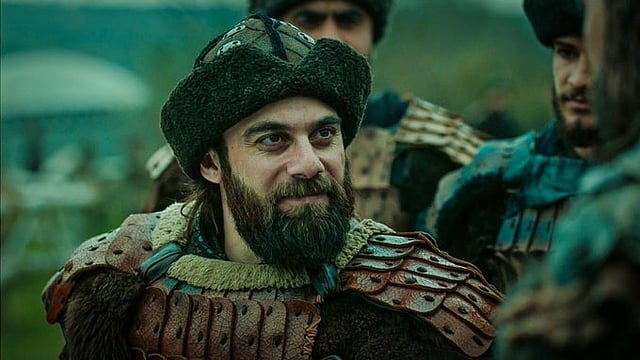 তুর্কি টিভি সিরিয়ালে কাভিত সেতিন গুনের। ছবি: টুইটার