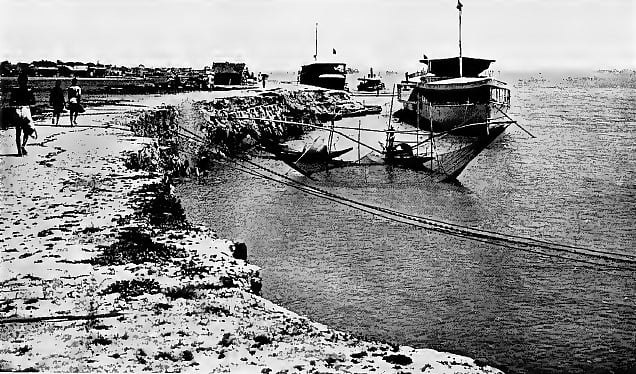 নদীর তীর ও গোয়ালন্দ, ছবির উৎসঃ `ফ্রম দ্য হুগলি টু দ্য হিমালয়াস`, দ্য টাইম প্রেস, বোম্বে, ১৯১৩, পৃঃ ১৯