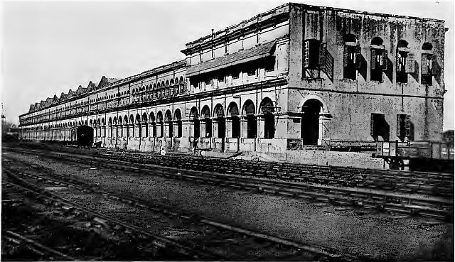 ইস্টার্ণ বেঙ্গল রেলওয়ের জেনারেল অফিস, শিয়ালদহ, কলকাতা, ছবির উৎসঃ `ফ্রম দ্য হুগলি টু দ্য হিমালয়াস`, দ্য টাইম প্রেস, বোম্বে, ১৯১৩, পৃঃ ০৫