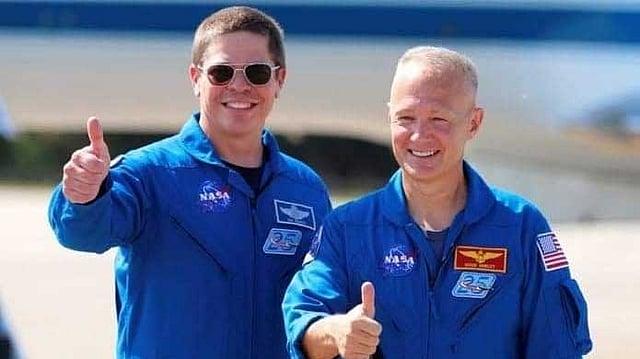 দীর্ঘ ৯ বছর পর মার্কিন মাটি থেকে দুই নভোচারী ডাউ হার্লে, বব বেনকেনসহ মহাকাশের উদ্দেশ্যে রকেট উৎক্ষেপণের জন্য প্রস্তুত সব প্রস্তুতি সম্পন্ন করেছে নাসা। ছবি: রয়টার্স