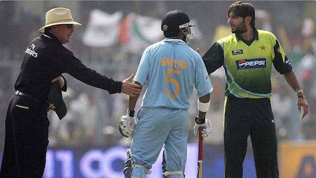 আফ্রিদি ও গম্ভীরের লড়াই খেলার দিনগুলোতেও ছিল। ছবি: এএফপি