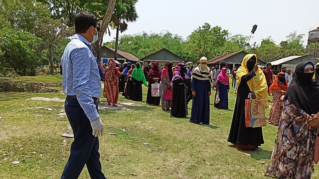 করোনাকালে নানা কিছু করছেন নগরকান্দার এসি ল্যান্ড আহসান মাহমুদ