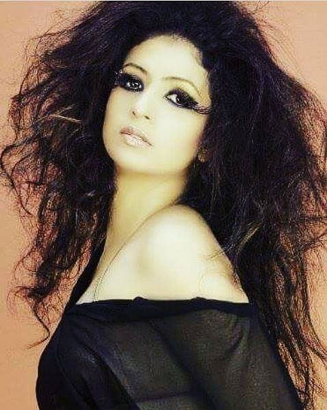 ইনস্টাগ্রামে মডেলিং করছেন হাসিন। ছবি: টুইটার