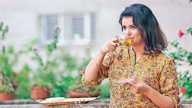 গরম চায়ে চুমুক দেওয়ার অভ্যাস ভালো থাকতে সাহায্য করবে