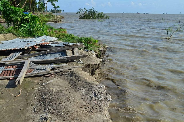 নদীভাঙনে কত মানুষ যে ঘরবাড়ি হারিয়েছেন। ছবি: লেখক