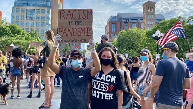 নিউইয়র্কের ইউনিয়ন স্কয়ারে ৬ জুন প্রতিবাদ সমাবেশে বাংলাদেশি অধিকার কর্মীদের যোগ দিতে দেখা যায়। ছবি: প্রথম আলো