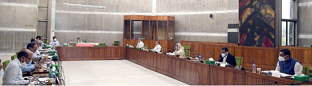 জাতীয় সংসদ ভবনে অনুষ্ঠিত মন্ত্রিসভার বৈঠকে সভাপতিত্ব করেন প্রধানমন্ত্রী শেখ হাসিনা। ছবি: পিআইডি