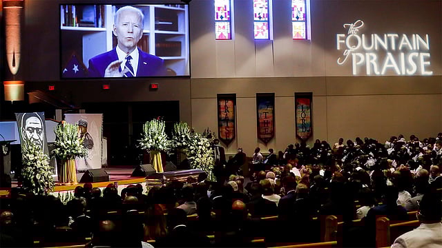 আগামী প্রেসিডেন্ট নির্বাচনে বর্তমান প্রেসিডেন্ট ডোনাল্ড ট্রাম্পের প্রতিদ্বন্দ্বী জো বাইডেন শেষকৃত্য অনুষ্ঠানে ভিডিওর মাধ্যমে শোকবার্তা পাঠিয়েছেন। ছবি: রয়টার্স