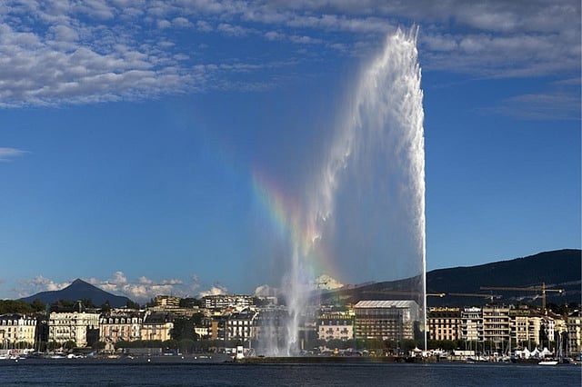 কোভিড-১৯ থেকে রক্ষণাবেক্ষণ কর্মীদের রক্ষা করতে ২০ মার্চ থেকে বন্ধ জেনেভার বিখ্যাত ‘ফোয়ারা’। খুলবে আগামীকাল বৃহস্পতিবার থেকে। ছবি লেখক