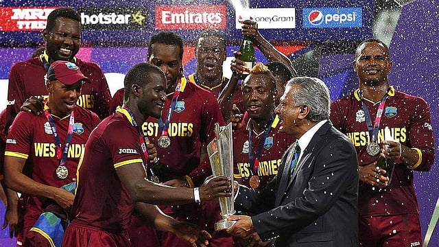 ২০১৬ টি-টোয়েন্টি বিশ্বকাপ জেতে ওয়েস্ট ইন্ডিজ। ছবি: এএফপি
