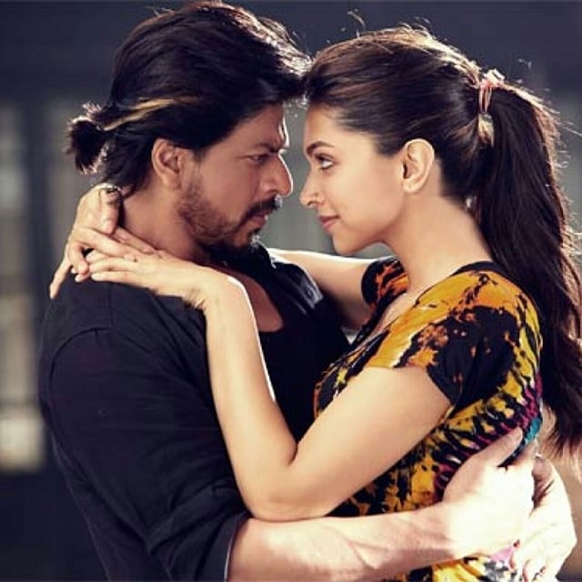 দীপিকা পাড়ুকোন ও শাহরুখ খান। ছবি: ইনস্টাগ্রাম।