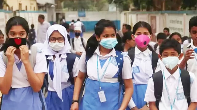 শিশুর শিক্ষার স্বাভাবিক পরিবেশ বিঘ্নিত হয়েছে করোনার প্রাদুর্ভাবের কারণে। ছবি: প্রথম আলো ফাইল ছবি