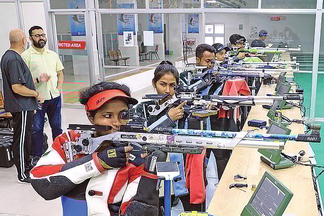 অস্ত্রের বৈধ কাগজপত্র নিয়ে স্পষ্ট ধারণা নেই শুটারদের। ছবি: প্রথম আলো