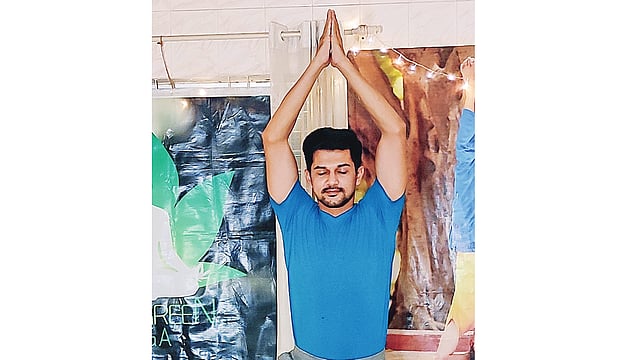 বৃক্ষাসনের একটা ভঙ্গি। ছবি: সংগৃহীত