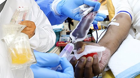 করোনায় আক্রান্ত ব্যক্তিদের চিকিৎসায় প্লাজমা থেরাপি এখনো পরীক্ষামূলক পদ্ধতি