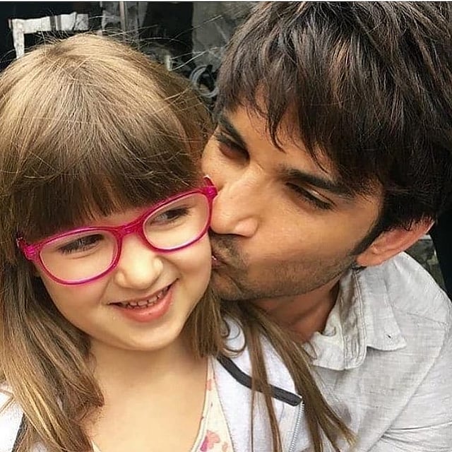 বাচ্চাদের ভালোবাসতেন সুশান্ত। ছবি: ইনস্টাগ্রাম