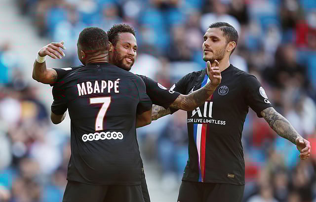 কাল গোল উৎসবে মেতেছিলেন নেইমার-এমবাপ্পেরা। ছবি: রয়টার্স