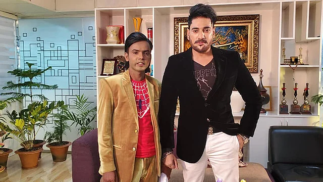 চলচ্চিত্রে অভিনয়ের সূত্রে চিত্রনায়ক ও প্রযোজক অনন্ত জলিলের সঙ্গে যোগাযোগ হয় হিরো আলমের। ছবি: ফেসবুক থেকে