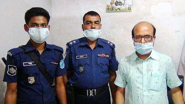 ভুয়া চিকিৎসক এ কে আজাদ