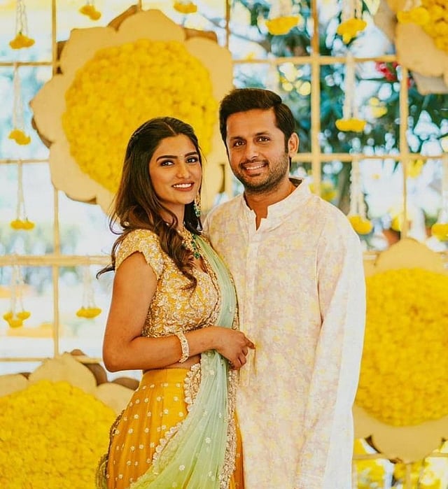 গায়েহলুদের অনুষ্ঠানে নিতিন আর শালিনী। ছবি: ইনস্টাগ্রাম