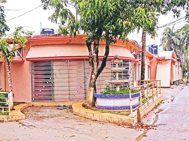 ফরিদপুরের বদরপুরে বরকত রুবেলদের বাড়ি। সম্প্রতি তোলা ছবি। প্রথম আলো