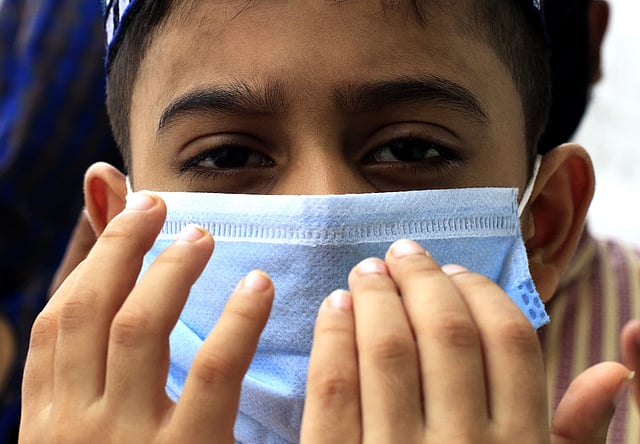 করোনাকালে জাতীয় মসজিদ বায়তুল মোকাররমে ঈদের জামাত। ছবি: হাসান রাজা