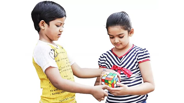 খেলতে খেলতে শিখছে শিশুরা।