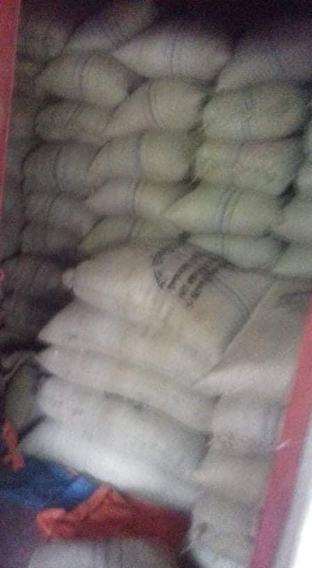 জব্দ করা গমের বস্তা। ছবি: প্রথম আলো