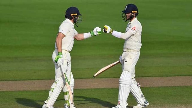 বাটলার-ওকসের অবিশ্বাস্য জুটিতে ওল্ড ট্রাফোর্ড টেস্ট জিতল ইংল্যান্ড। ছবি: টুইটার