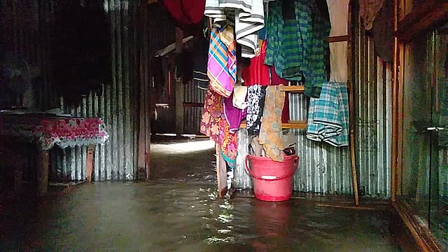 ঘরেও পানি। ছবি: লেখক