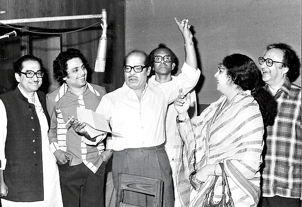 কি দিনটাই না গেছে বাংলা গানের মহারথিদের