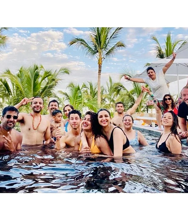 জন্মদিনে পুল-পার্টিতে: কাজিন পরিণীতা চোপড়া, মা মধু চোপড়া, বন্ধু নাতাশা পুনাওয়ালা ও শাশুড়ি মা ডেনিস জোনাস