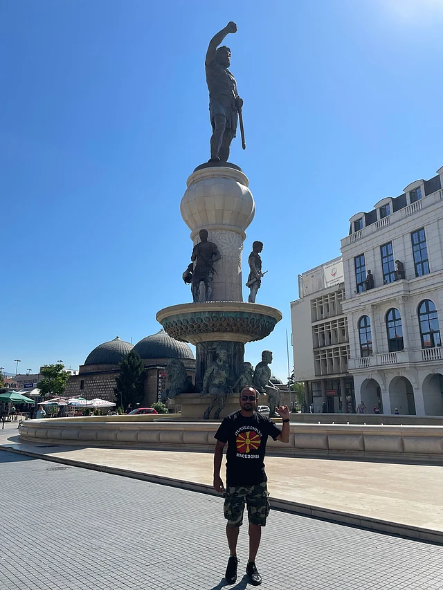 মেসিডোনিয়া স্কোয়ারে ফিলিপের ভাষ্কর্য