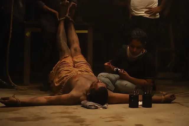 আঘাতের ক্ষতগুলোকে বিশ্বাসযোগ্যভাবে তুলে ধরাও ছিলো বড় চ্যালেঞ্জ